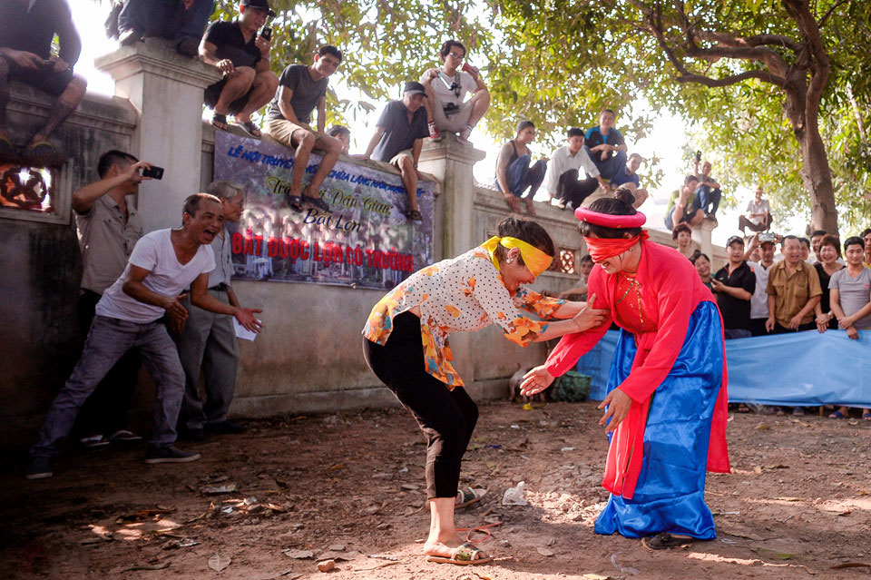 Thi nấu cơm, bắt lợn vui nhộn giữa thủ đô